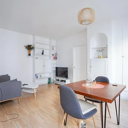 Апартаменты Bright Flat In The 18th *