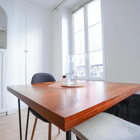 Апартаменты Bright Flat In The 18th Париж