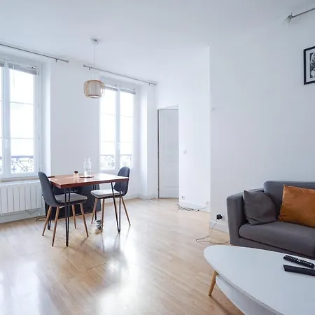 Bright Flat In The 18th Апартаменты