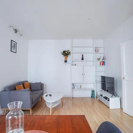 Bright Flat In The 18th Апартаменты *