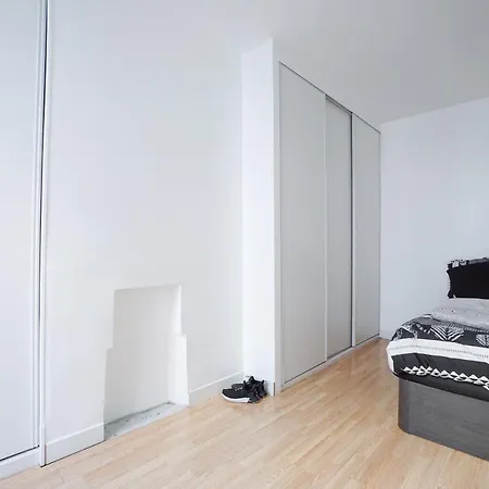 Bright Flat In The 18th Апартаменты