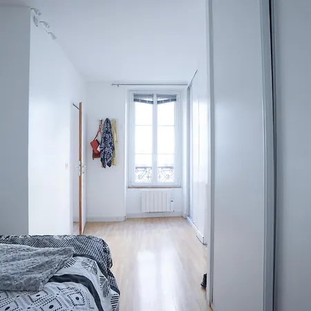 Апартаменты Bright Flat In The 18th Париж